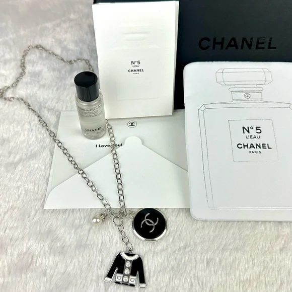 Chanel #5 card holder pouch wallet from the beauty line GIFT SET - Picture 2 of 6